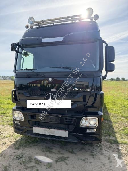 شاحنة Mercedes 3332