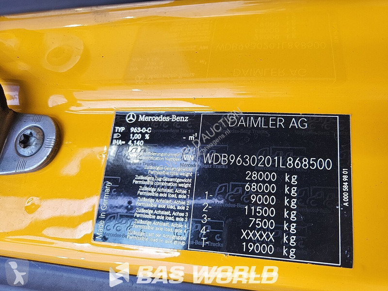 Грузовик Mercedes 2563