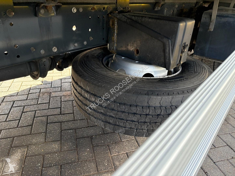 Camión Iveco 160E25 + LOADLIFT + SLIDING ROOF +...