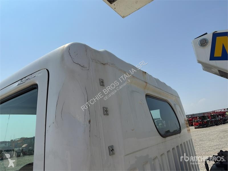 Camión Nissan 35 - 11