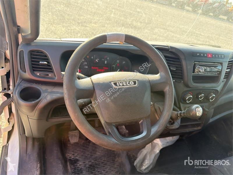 Furgoneta Iveco 35C17 Crew Cab Flatbed Truck