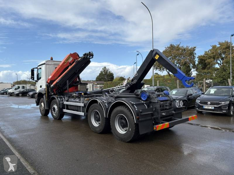 Vrachtwagen Mercedes 3240