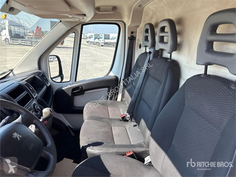 Camión Peugeot 335 L2H2 2.0 BLUEHDI 130CV Van...