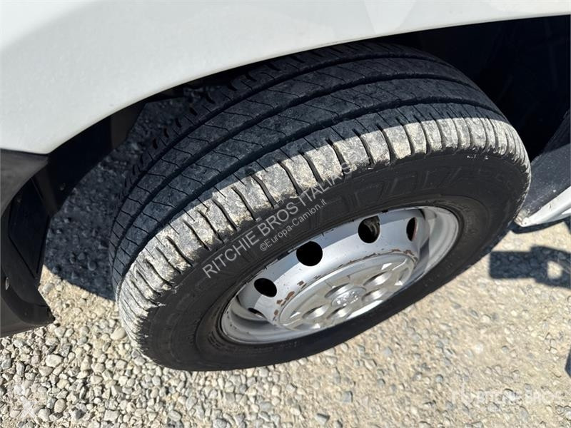 Camión Peugeot 333 L1H1 2.2 BLUEHDI 140CV SeS...