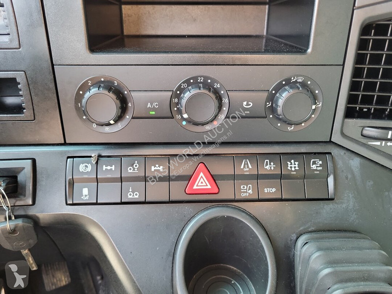 Teherautó Mercedes 2543
