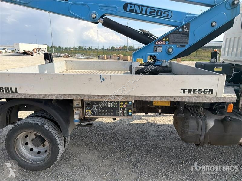 Camion Nissan PNT205 20 m on Nissan NT400...