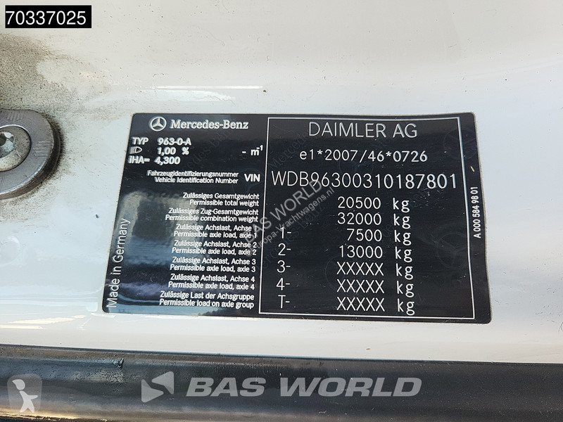 Camion Mercedes 2124 4X2 2t Tailgate 6-Cylinder...