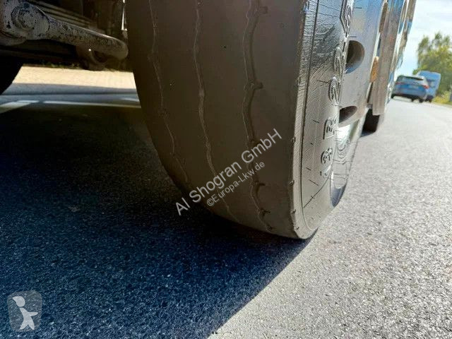 Грузовик Mercedes 3243...