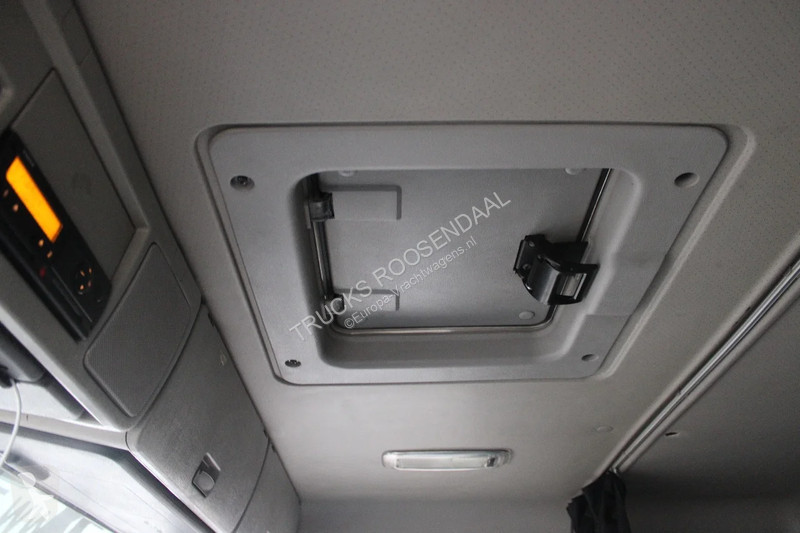 Lastbil Volvo FMX 370 + EURO 5 + CARRIER + meat...