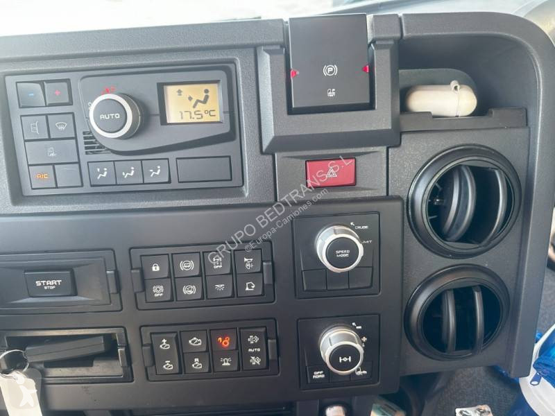 Kamion Renault Con pluma