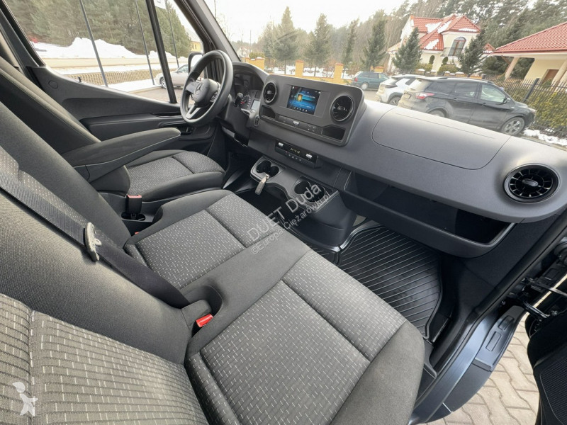 Vrachtwagen Mercedes 319