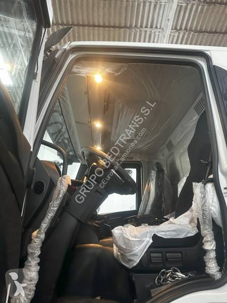 Camion Iveco Grúa