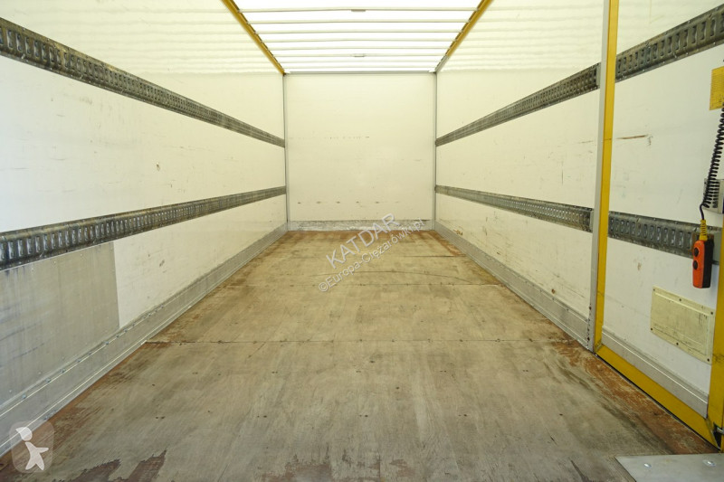 Camion Renault D12 Euro 6 kontener 18p z windą...