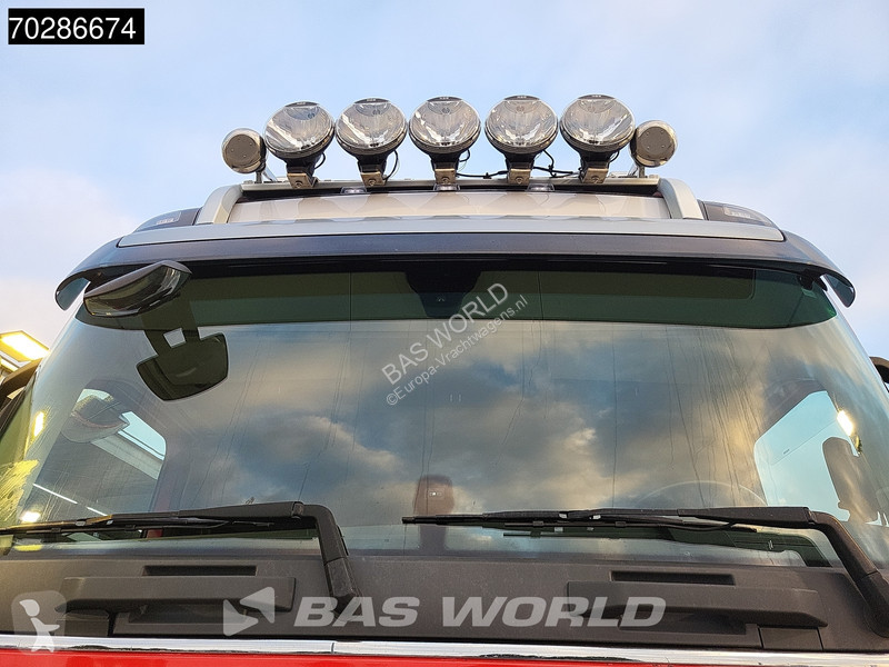Vrachtwagen Volvo 650 8X2 HMF 7020K-RCS Crane +...