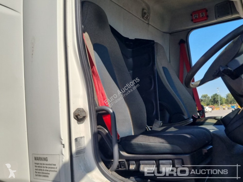 Camion Volvo FL818