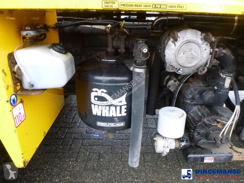 شاحنة DAF 55220 4X2 RHD Whale vacuum tank 8.1 m3
