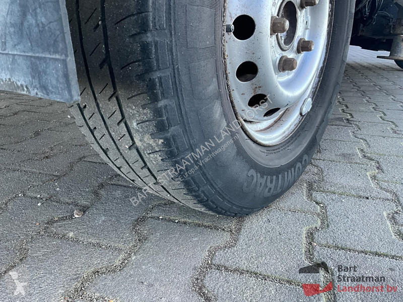 Lastbil Volkswagen open laadbak met HMF 152T2...