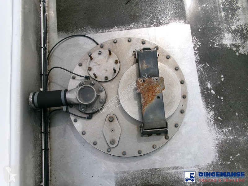 شاحنة Volvo 380 6X2 fuel tank 20.6 m3 / 4 comp