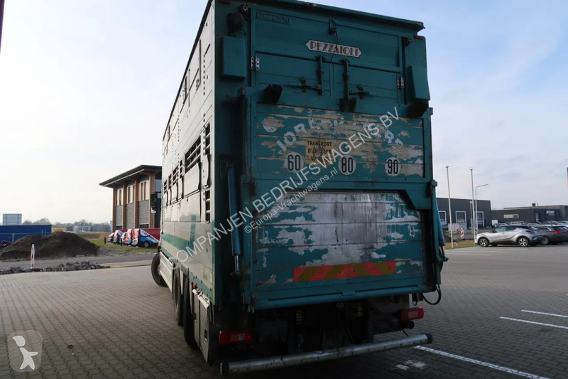 شاحنة Volvo 480  480 Cattle transport
