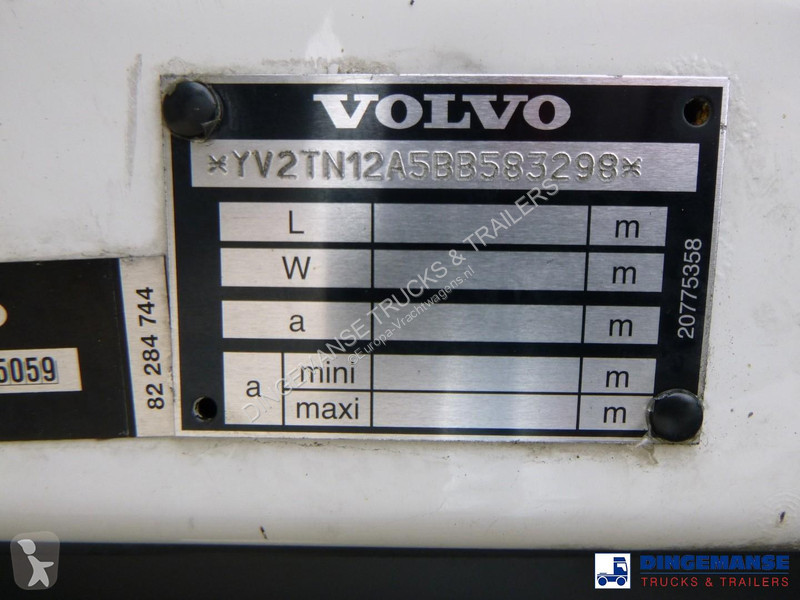شاحنة Volvo 240 4x2 curtain sider