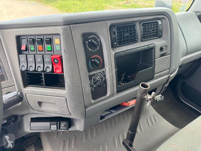 شاحنة Renault 220 DCI
