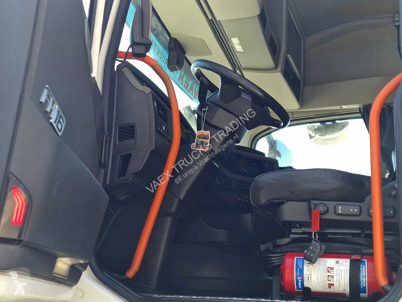 شاحنة Volvo 16750 Globetrotter 8x4*4 - Chassis...