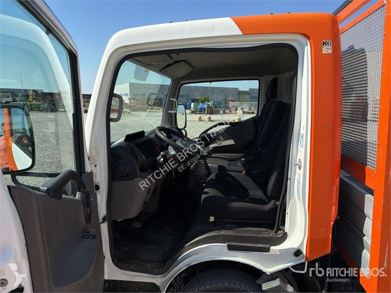 Furgoneta Nissan Flatbed Truck