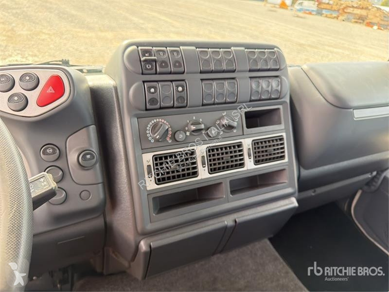 Kamion Iveco 140E28 4x2 Refrigerated Truck