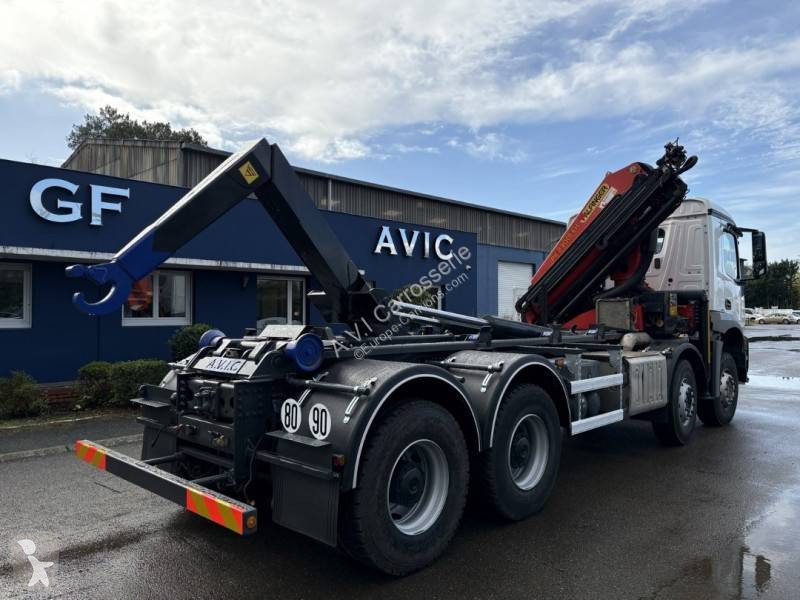 Vrachtwagen Mercedes 3240