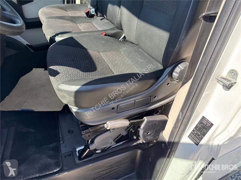 Camión Peugeot 335 L2H2 2.0 BLUEHDI 130CV Van...