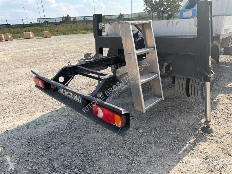 Camion Nissan PNT205 20 m on Nissan NT400...