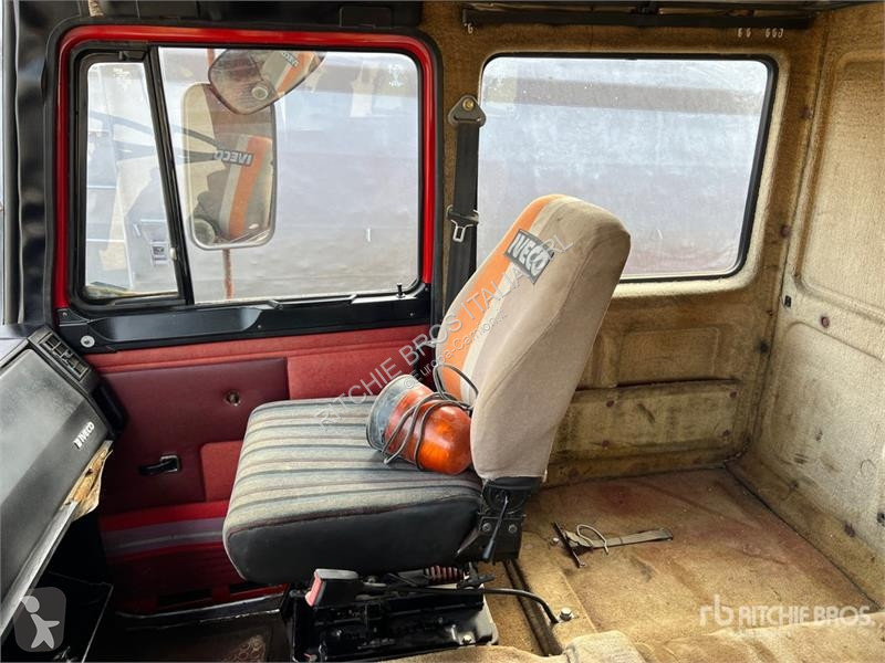 Camion Iveco Unic 6x2 T/A Dump Truck