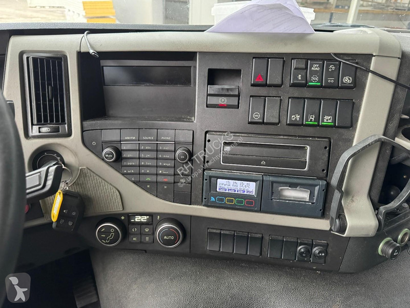 Kamion Volvo 330 6X2 EURO 6 + FRIGOBLOCK +...