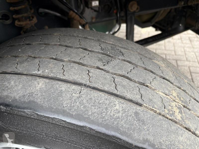 Kamion Volvo 250 + 12t + 6cyl + BOX 7.28 + EURO...