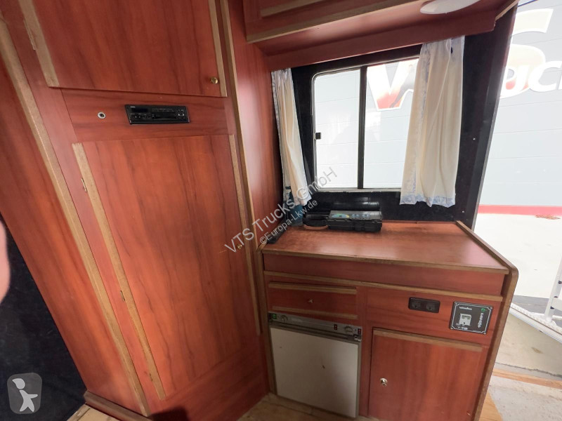 Kamion Mercedes 1017 L 4x2 BL Pferdetransporter...