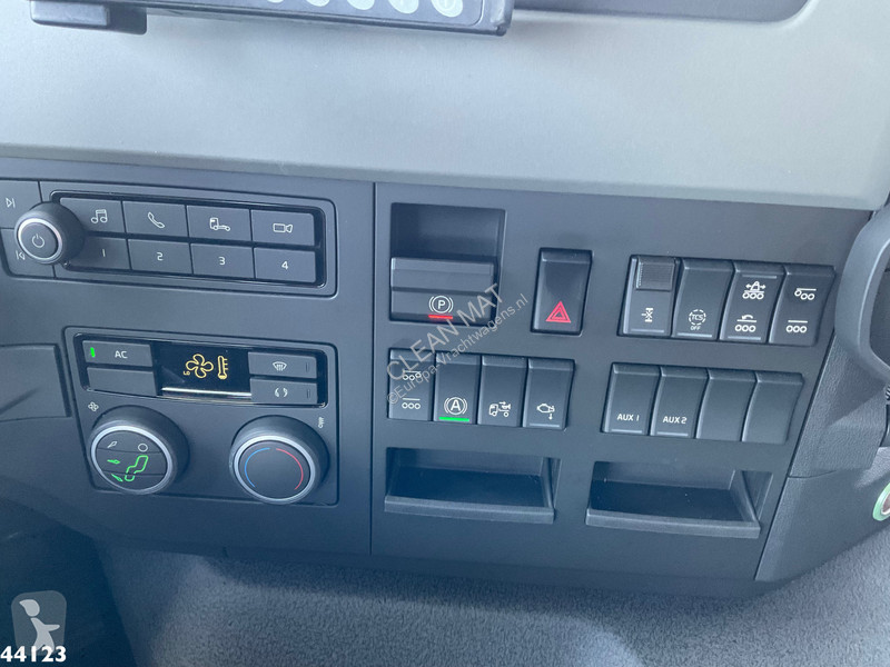 Camion Volvo 420 8x2 Hiab 25 Tonmeter laadkraan...