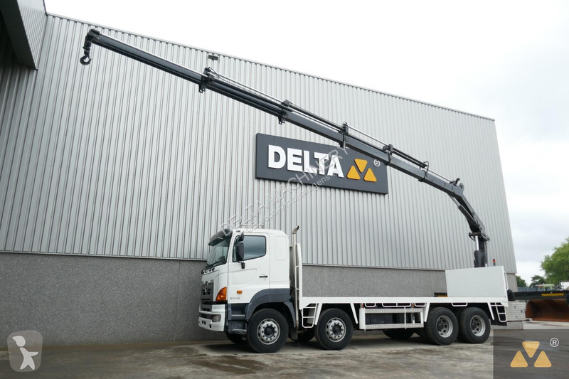 Camion Hino FY crane