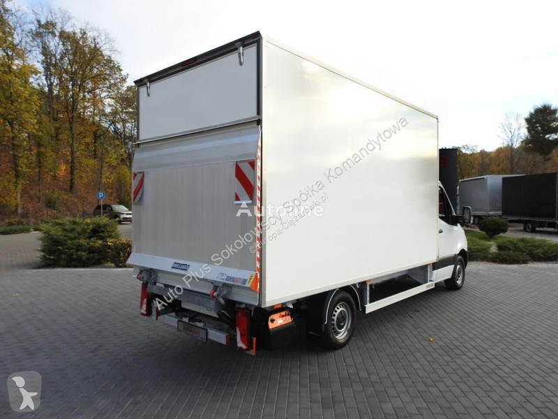 Kamion Mercedes SPRINTER KONTENER WINDA 8 PALET...