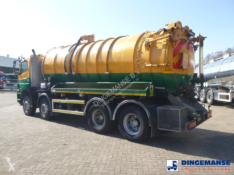 Camion Mercedes 3236 8x4 RHD vacuum tank