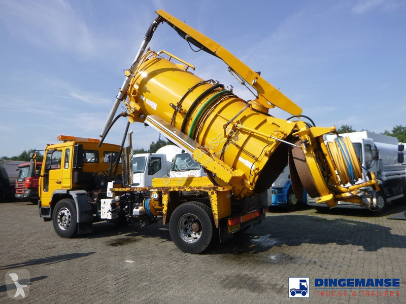 Camion Volvo 4x2 RHD Whale vacuum tank 8 m3
