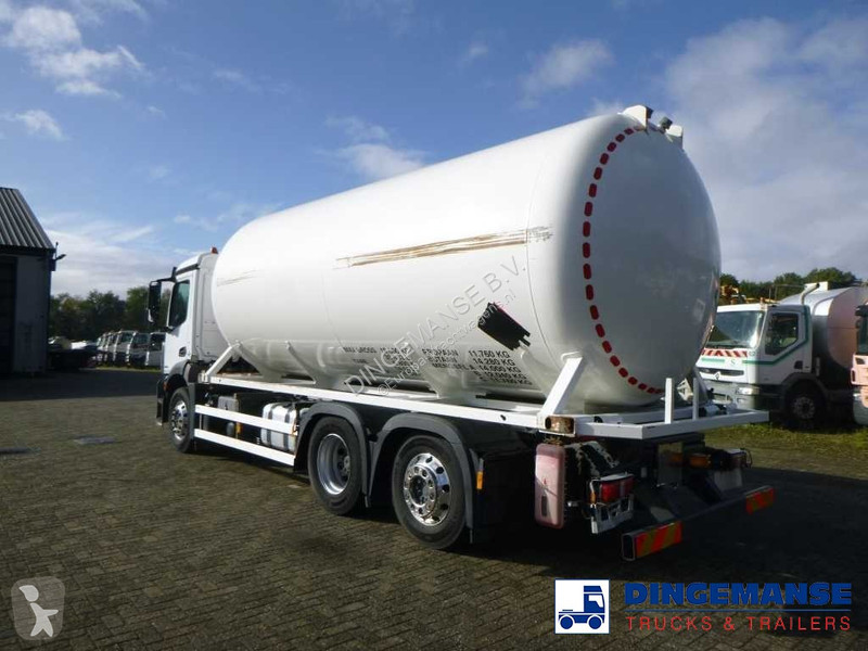 Camion Mercedes 2635 6x2 gas tank 28 m3