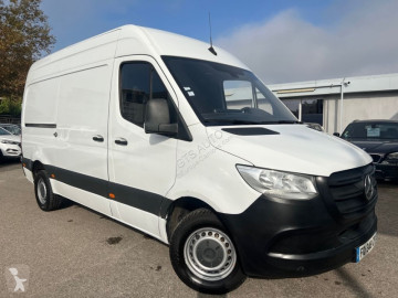 Camion fourgon Mercedes