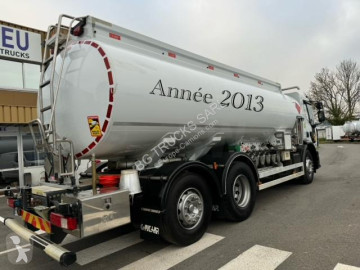 Camion citerne hydrocarbures Renault