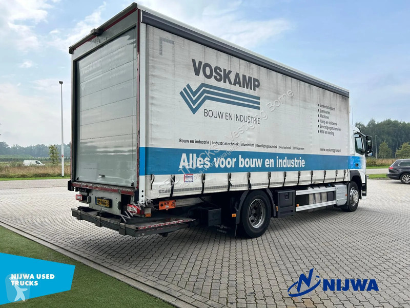 Camion Volvo 330 Schuifzeil + Laadklep