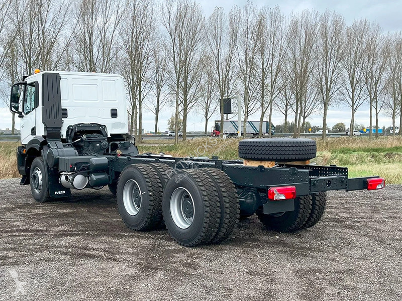 Camión Iveco T-Way AD380T43H-4500 AT Chassis...