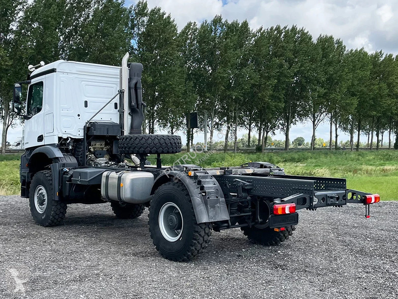شاحنة Mercedes 2033-A Chassis Cabin (2 units)