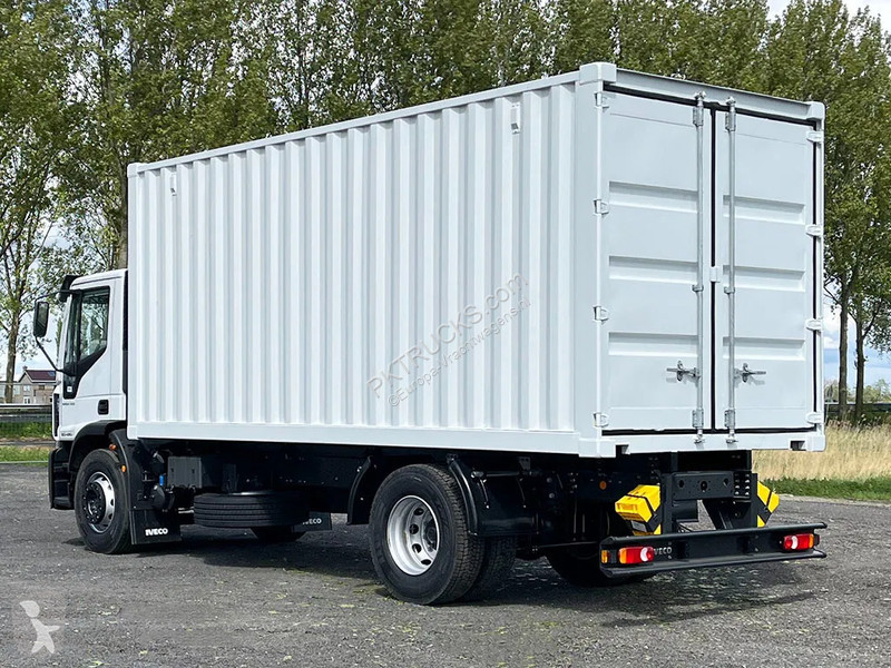 Camión Iveco EuroCargo 180 Closed Box Truck
