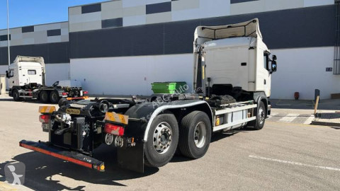 Camión portacontenedor de gancho Scania