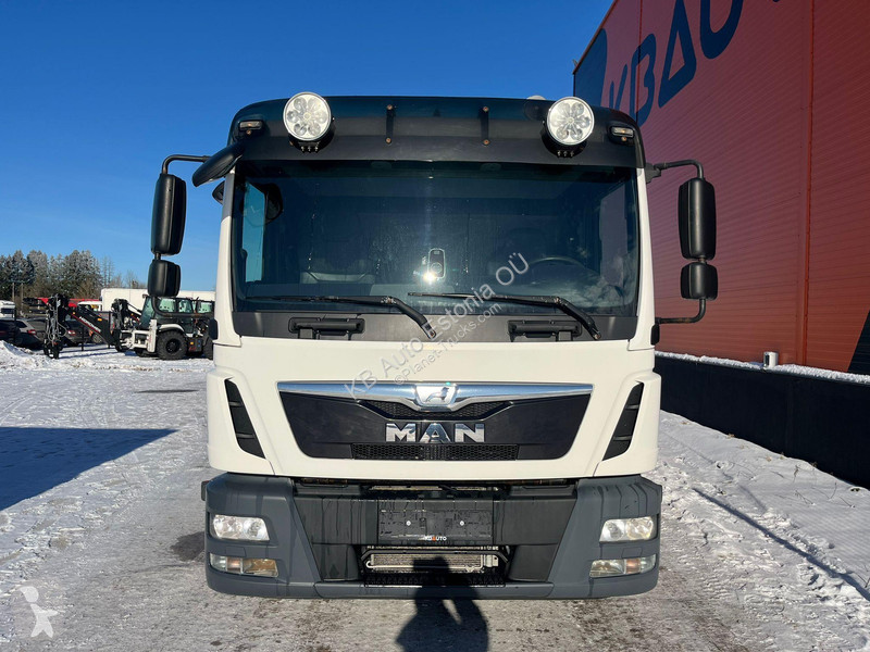 Lastbil MAN 8.220 4x2 HMF 340 K2 / PLATFORM...