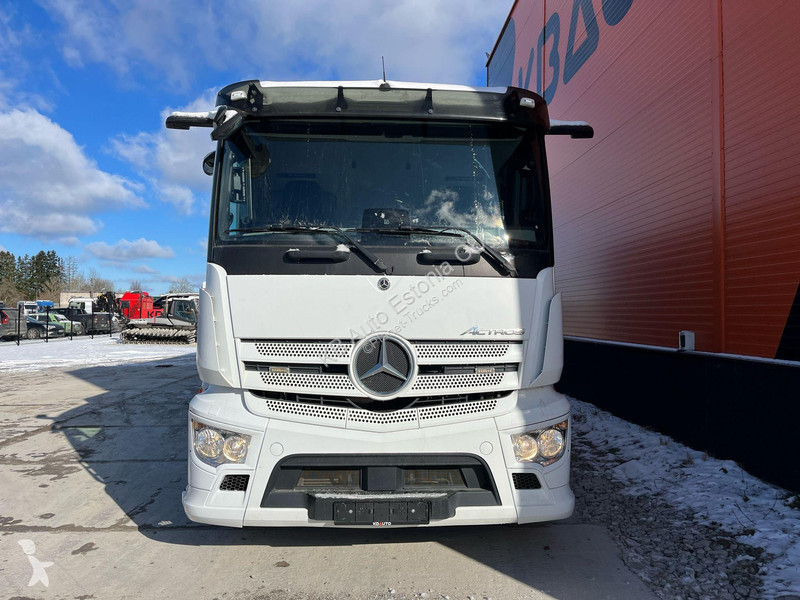 Kamion Mercedes 2735 6x2*4 BOX L=8476 mm